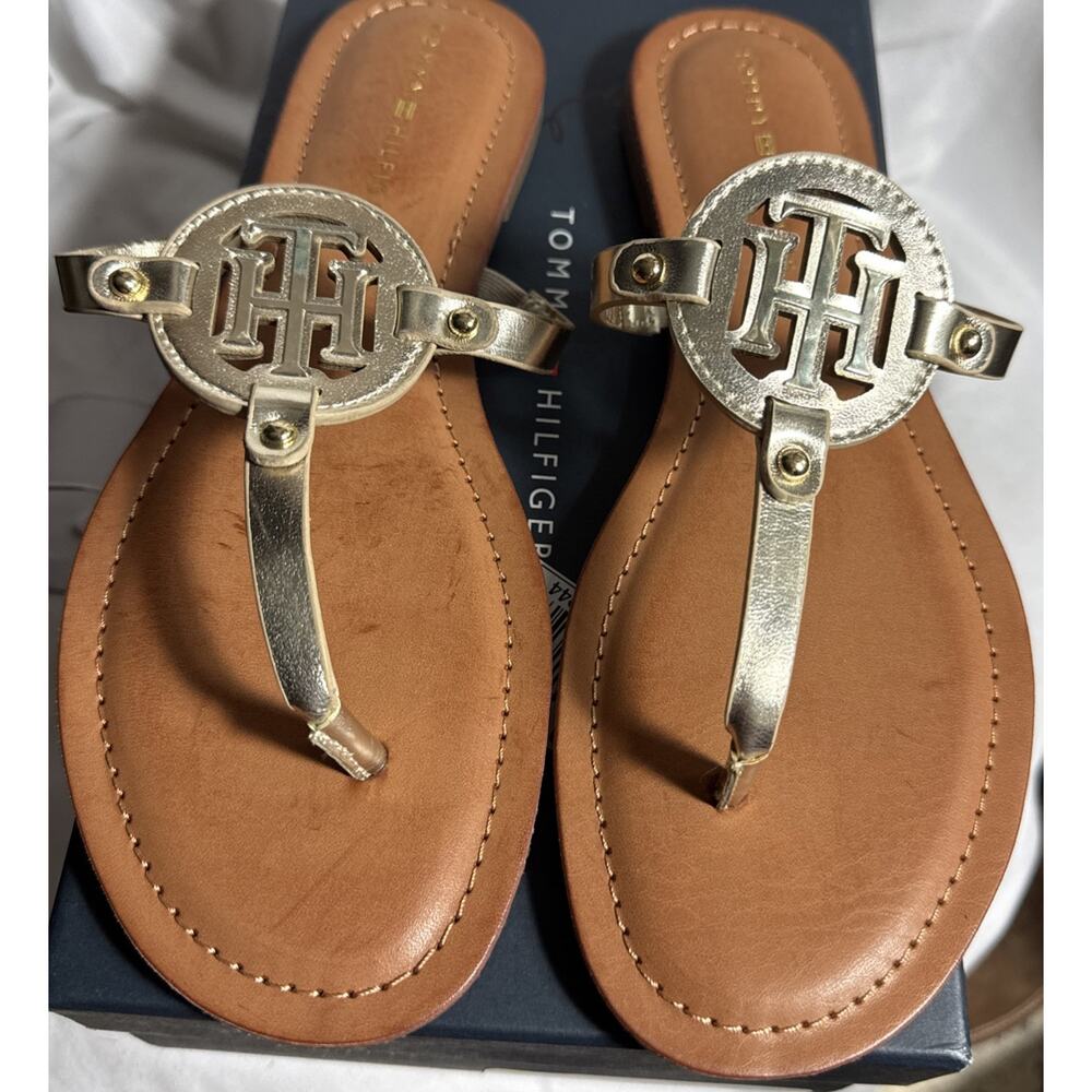 Tommy Hilfiger Women's Litzy Logo T-strap Flat Sandals Gold Size 8.5 NIB NEW